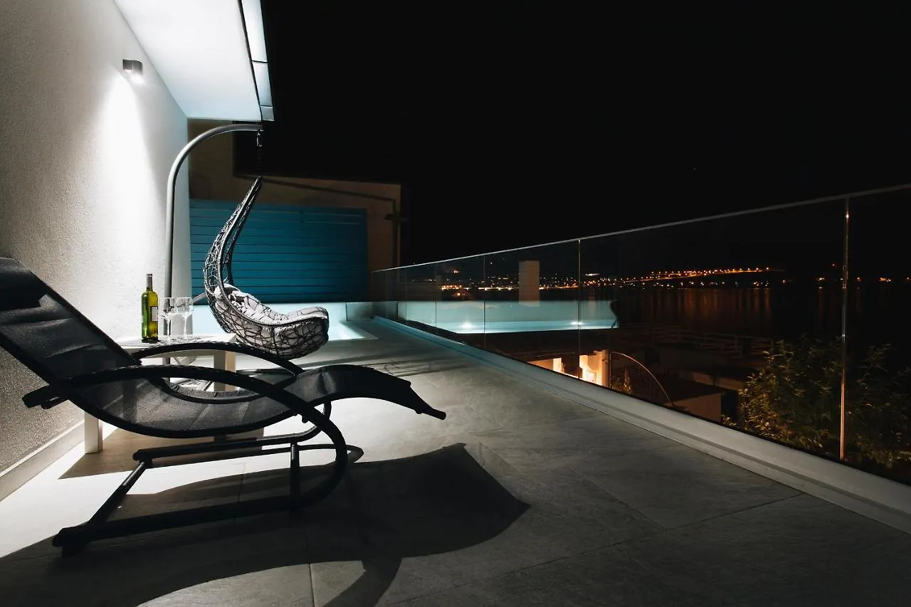 Villa Magna - Seaside Villa With Pool And Sauna 特罗吉尔 克罗地亚