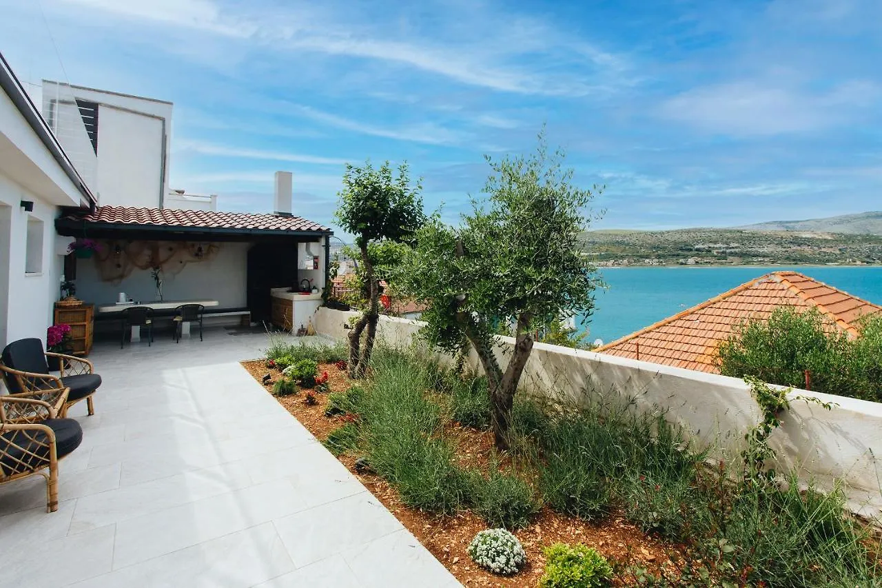 Villa Magna - Seaside Villa With Pool And Sauna 特罗吉尔 克罗地亚
