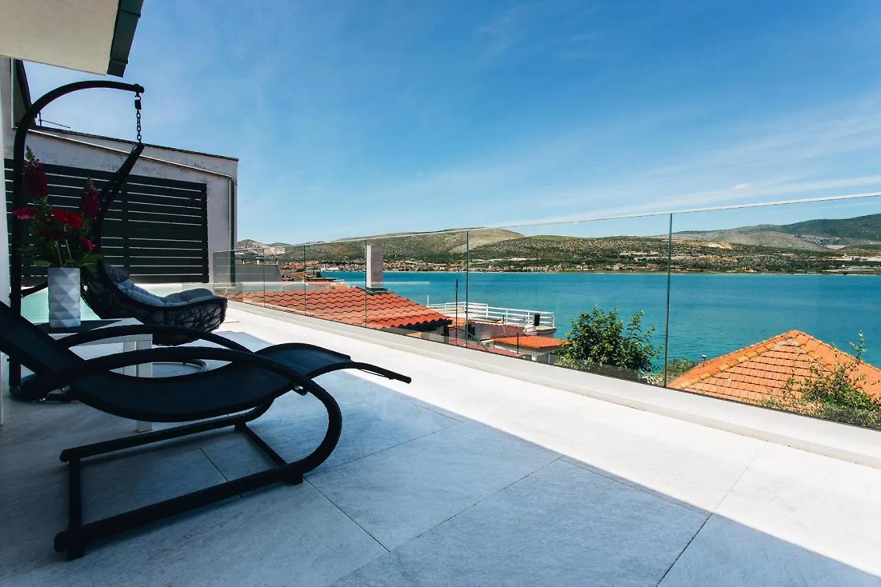 Villa Magna - Seaside Villa With Pool And Sauna Trogir